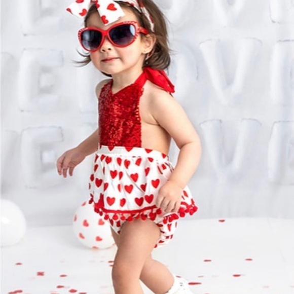 Meet your Posher, Lauren - Picture 2 of 2